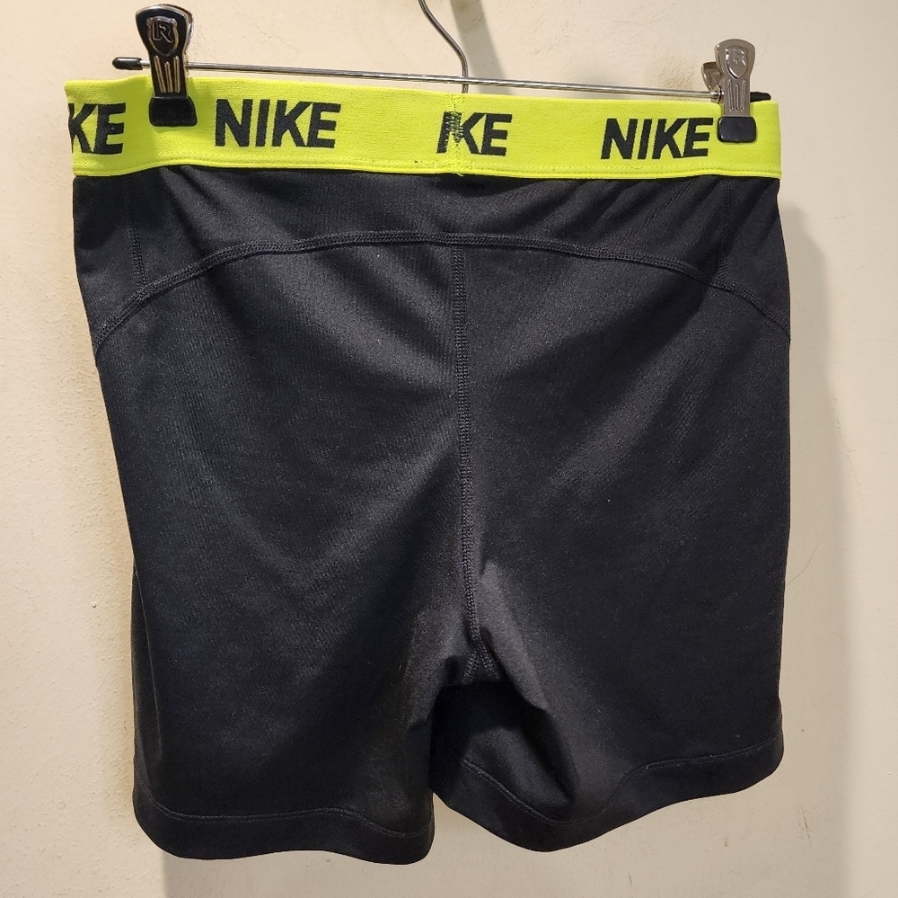 Nike women's Training Athletic Short size L - Picture 5 of 8